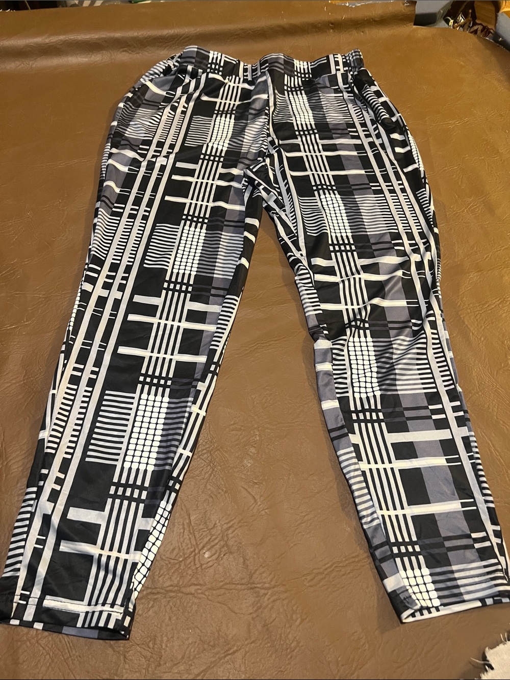 Womens Black & White Geometric Jogger Pants/leggings
